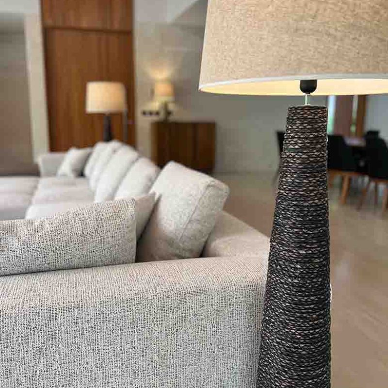 Floor lamp and sofa Minotti | Outluke Interiors